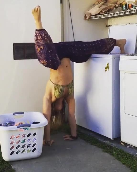 yoga,chica,tareas del hogar