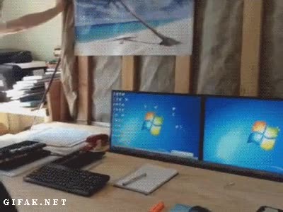 Una simple instalación que te libra de dar muchas explicaciones cama,debajo,ordenadores,pantalla,windows