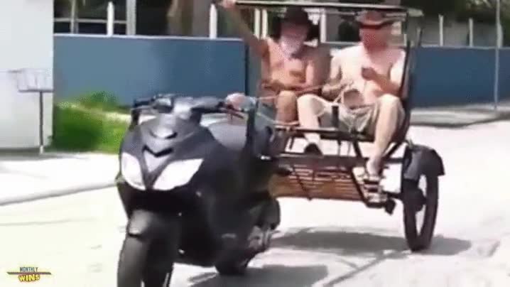 aparentar,carruaje,moto,pasajeros