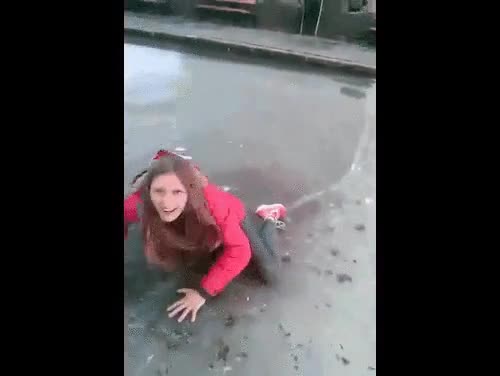 hielo,chica,pie,caer,mochila,rosa