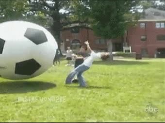 golpe,balon,futbol,gigante,dolor,caer,deporte