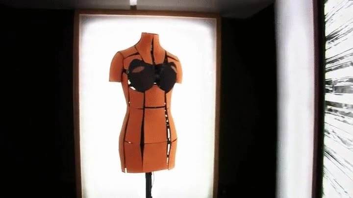 maniqu&iacute;,futuro,ropa,adaptable