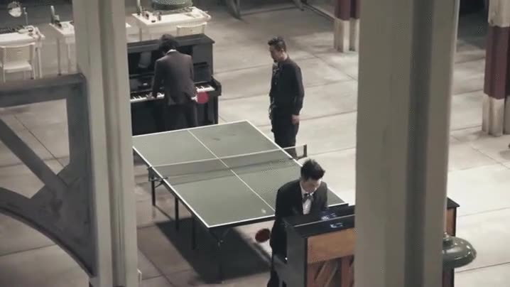 pin pong,mesa,palas,piano,smoking