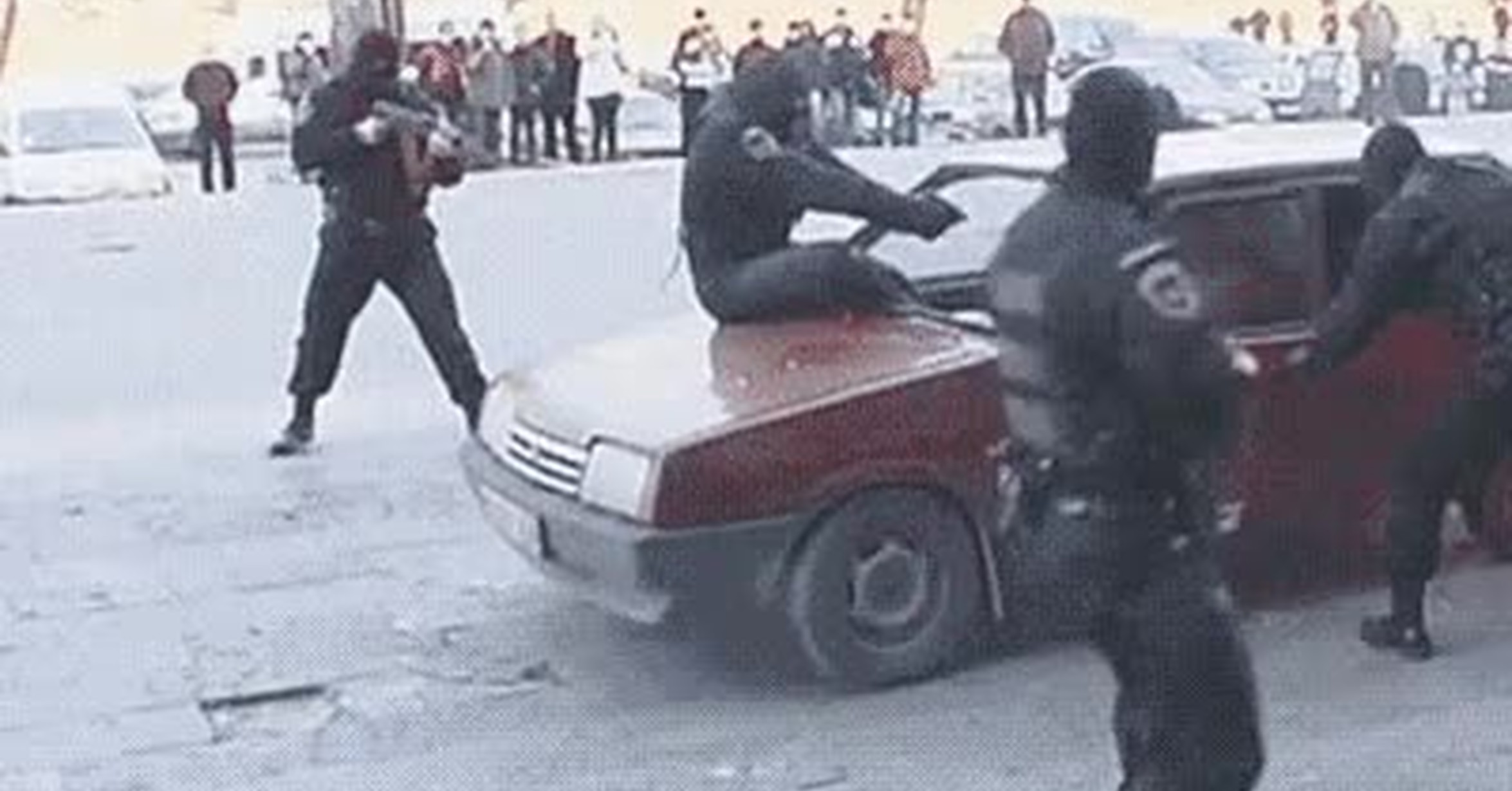 Resultado de imagen de gif policia haciendo tonterias