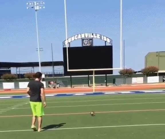 nadie,sujete,bal&oacute;n,rodar,chutar