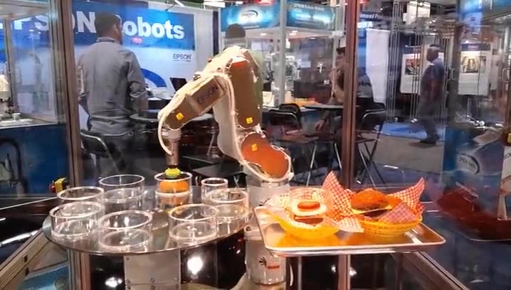 robot,preparando,hamburguesa,cuidado,quitar,trabajo