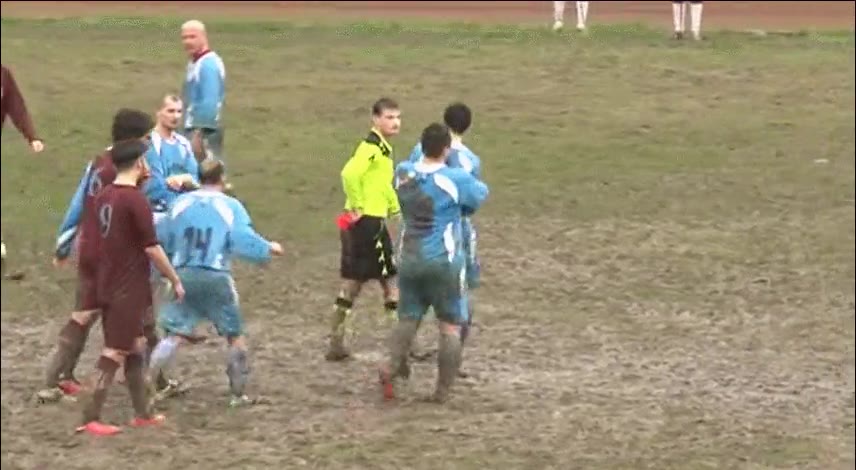 Enlace a Árbitros con un nervios de acero para aguantar según que reacciones