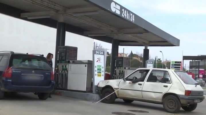 típico,ves,cada,día,echar,gasolina