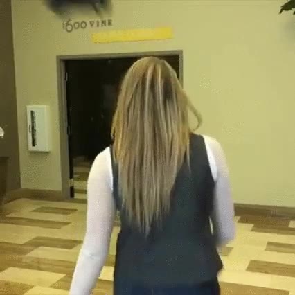 pasar,abrir,puerta,gracias,zapatazo,arda turan