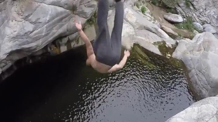 salto,agua,voltereta,atrás,planchazo,ombligo