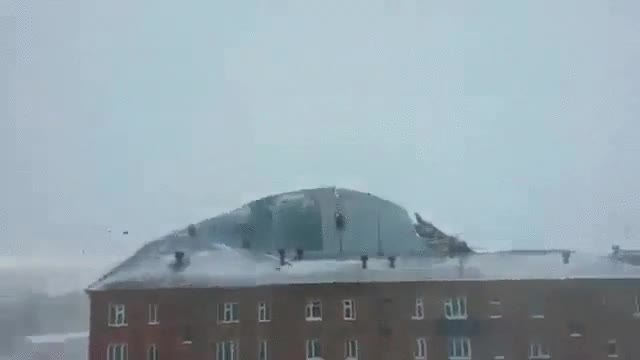 d&iacute;as,viento,destrozan,tejado,edificio