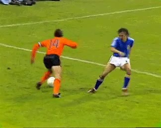 Enlace a El regate que popularizó Cruyff y que ha sido tan recordado después de su triste fallecimiento 