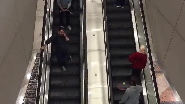 jugar,tenis,escaleras,mec&aacute;nicas,aeropuerto,denver