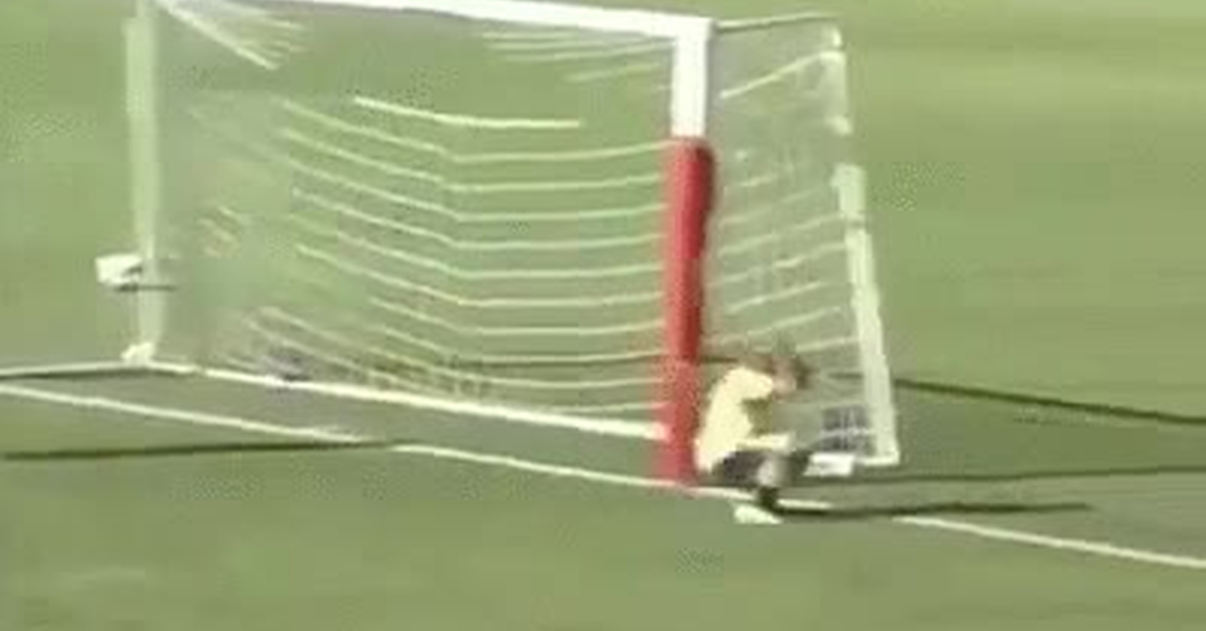 ¡Vaya GIF! / Cuando fallas uno de los goles más fáciles de la historia ...