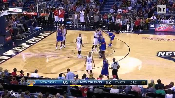 ni&ntilde;o,invade,pista,abrazar,carmelo anthony