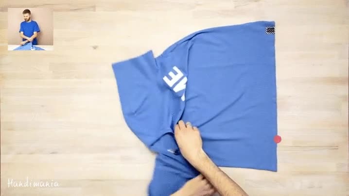 Enlace a Cómo doblar correctamente una camiseta paso a paso