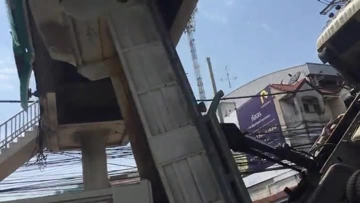 cami&oacute;n,atrapado,GTA,liando,puente