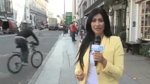 graba,directo,fail,ciclista,televisi&oacute;n reportera