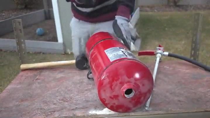 extintor,dentro,duda,curiosidad,abrir