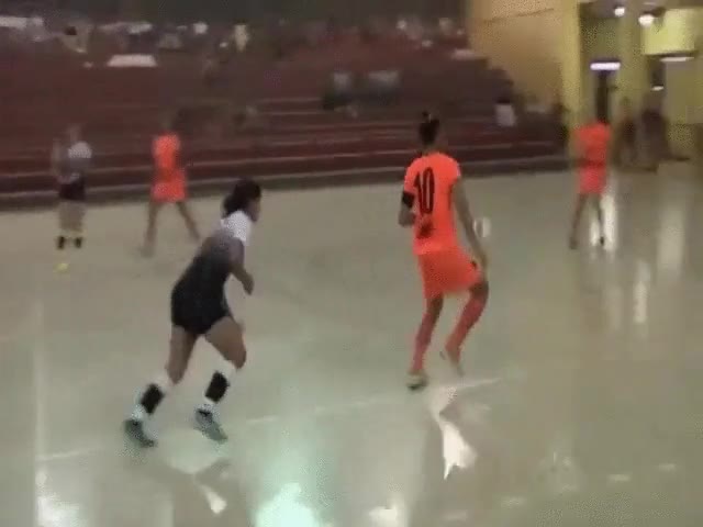 pasar,talento,fuera de lo normal,futbol sala,chica,neymar