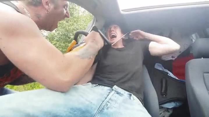 asustar,pobre,chico,motosierra,susto,broma