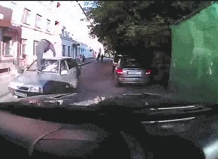 mañana,soledada,rusia,coche,golpear,patadas