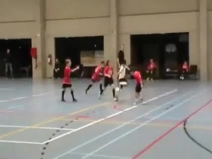 ni&ntilde;o,promete,futbol,lambreta