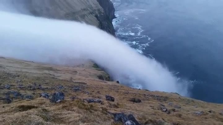 fenomenos,naturales,curiosos,cascada,niebla