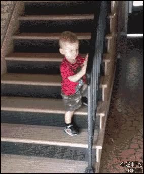 niño,escaleras,cuidado,mucho cuidado,exito,nadie se lo esperaba