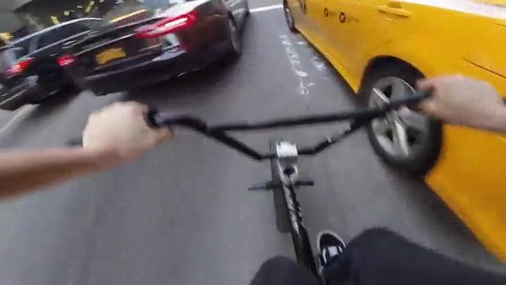 Enlace a Ir en bici por Nueva York es fácil. Solo necesitas habilidad y muchas agallas