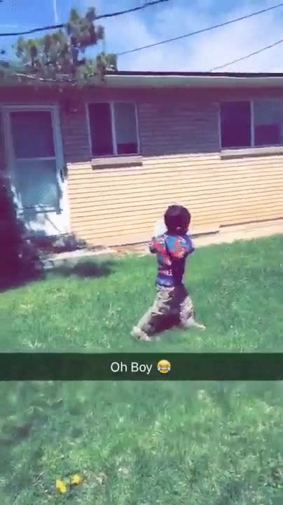 cari&ntilde;o,lanzar,frisbee,planchazo,hierba