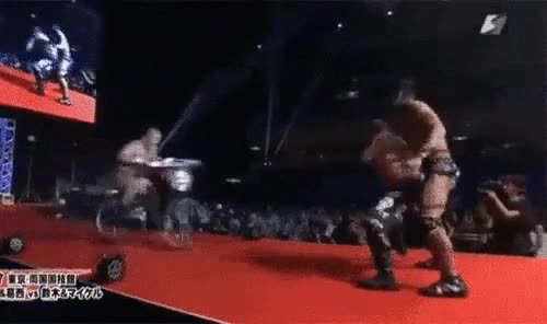 Lucha libre japonesa. No se están con tonterías lucha libre,japon,tonterias,moto