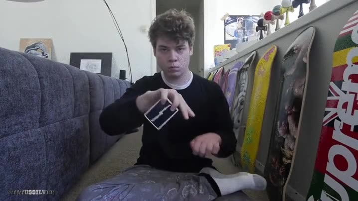 ilusi&oacute;n optica,truco,cartas,flotar