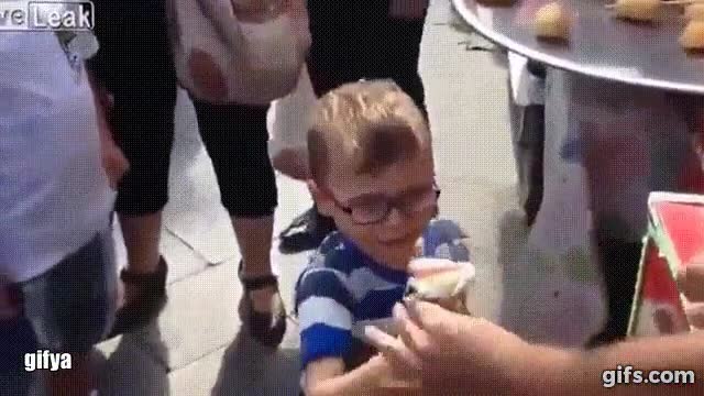 heladero,vacilar,papel,enfado