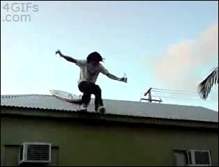 Nunca intentes surfear en el tejado de tu casa. El fracaso está asegurado intentar,sufear,tejado,casa,fail