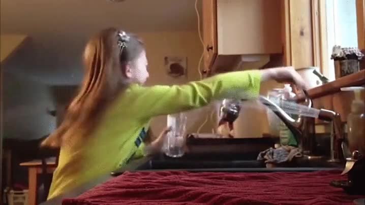 trolleada,d&iacute;a,modificar,grifo,agua,vaso