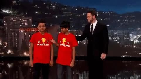 televisi&oacute;n,chavales,apret&oacute;n,manos,encajar