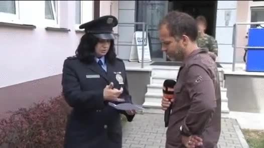 est&uacute;pido,salir,arresto,comisaria,pu&ntilde;etazo