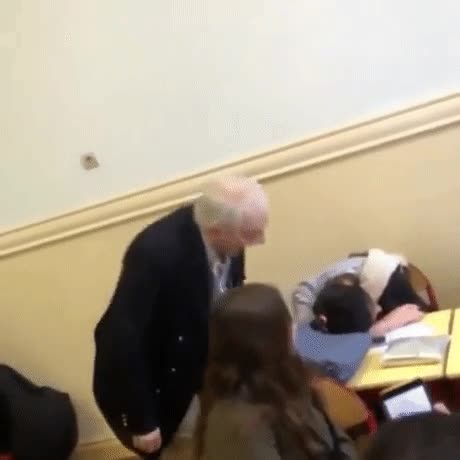 forma,rara,despertar,alumna,dormida,clase