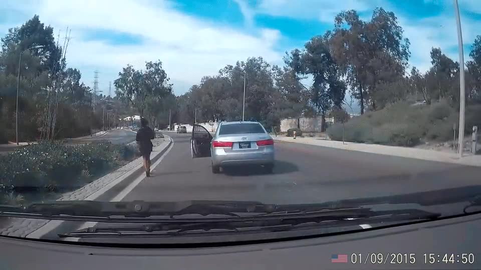 b&aacute;jate,coche,ahora mismo,carretera,puerta