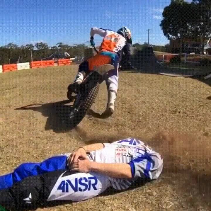 perder,miedo,tormenta,arena,moto,broma