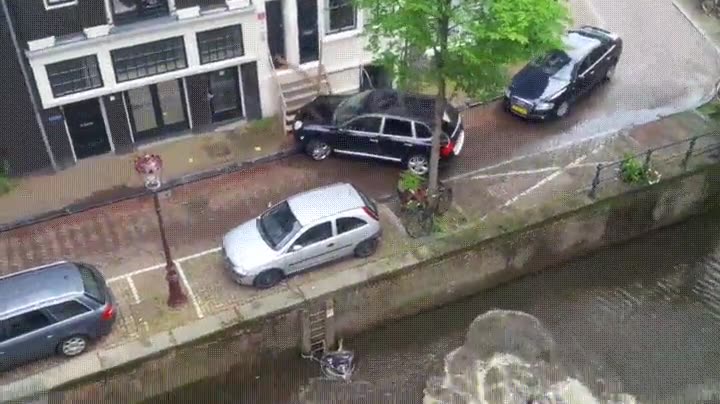 nunca,dejes,coche,mal aparcado,cerca,r&iacute;o