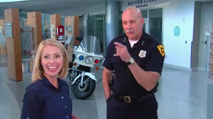 reflejos,ninja,jefe,policia