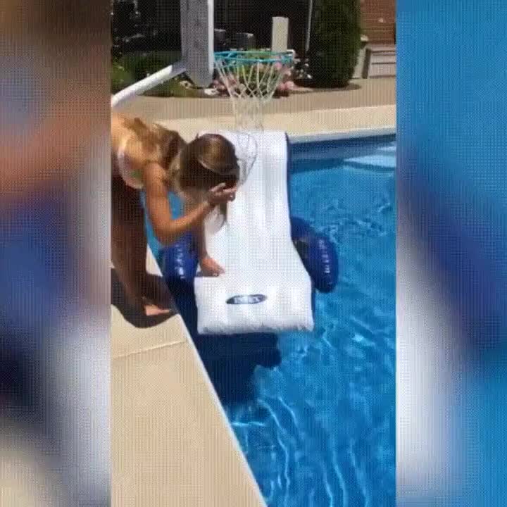 dos tipos,chicas,sentarse,piscina