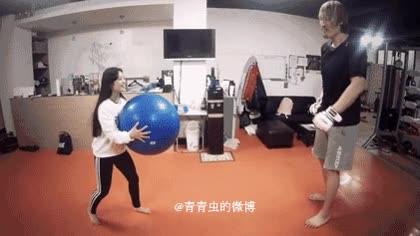 patada,bal&oacute;n,rebote,pobre