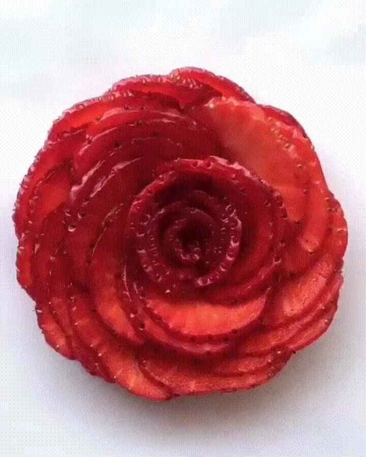 Enlace a Y así es cómo se hace una rosa de fresas