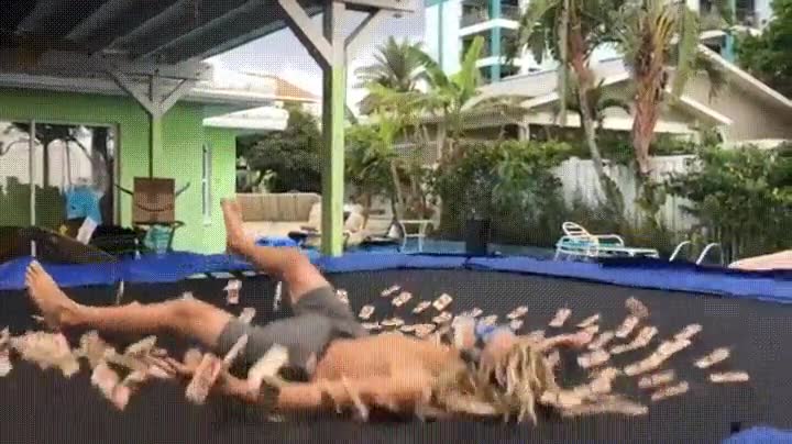 trampol&iacute;n,lleno,ratoneras,dolor,mucho dolor