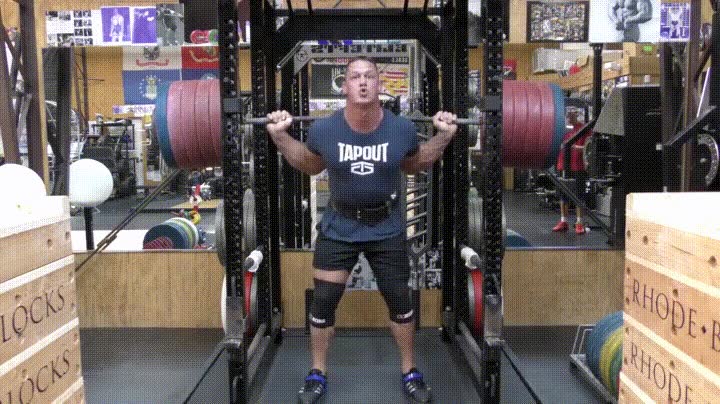 Enlace a Johh Cena haciendo una sentadilla con 277kg