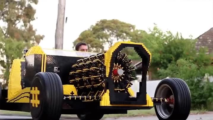 inventor,21 a&ntilde;os,crear,coche,LEGO