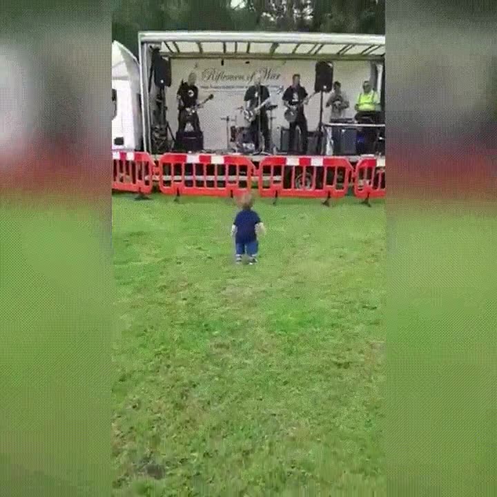 ni&ntilde;o,afici&oacute;n,musica,concierto
